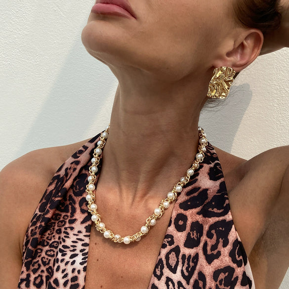 Wholesale Women's Retro Geometric Imitation Pearl And Iron Chain Electroplated Collarbone Necklace