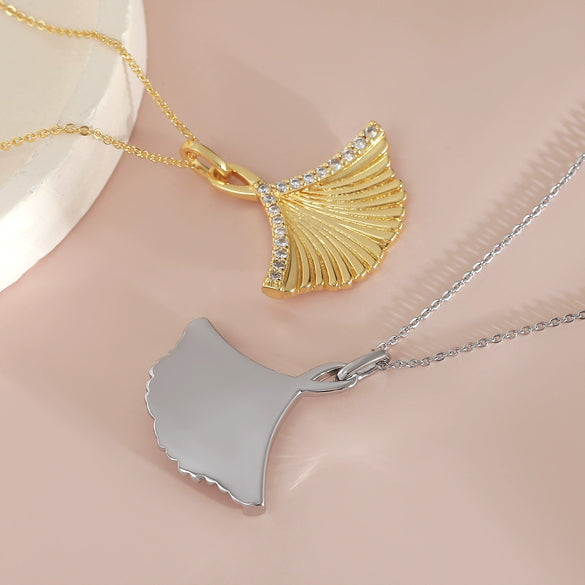 Wholesale Women's Retro Ginkgo Leaf Pendant Necklace With O Word Chain Made Of Copper And Electroplated