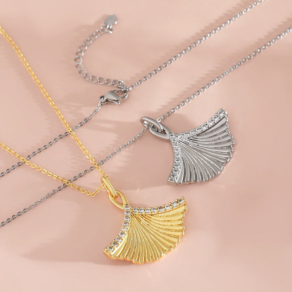 Wholesale Women's Retro Ginkgo Leaf Pendant Necklace With O Word Chain Made Of Copper And Electroplated