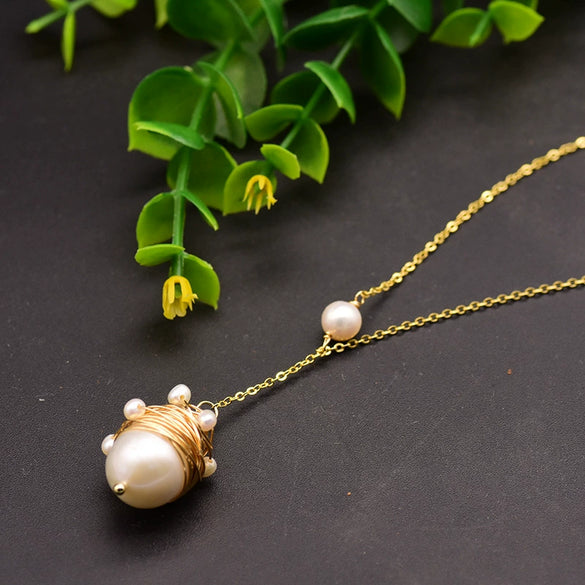 Wholesale Women's Retro Highend Freshwater Pearl Geometric Style Necklace With Electroplating And Regular Chain