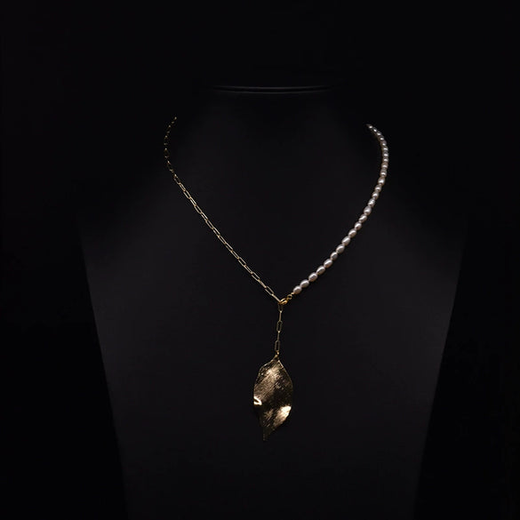 Wholesale Women's Retro Highend Freshwater Pearl Geometric Style Necklace With Electroplating And Regular Chain