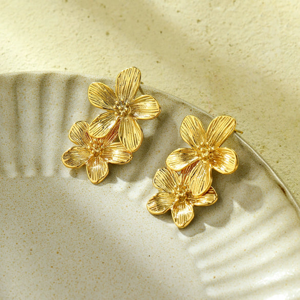 Wholesale Women's Retro Light Luxury Flower Tassel Stainless Steel Electroplated Earrings