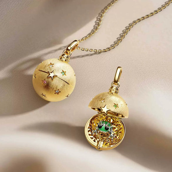 Wholesale Women's Retro Maillard Style Geometric Heart Four Leaf Clover Frog Opening And Closing Round Pendant Necklace With Copper Chain And Mixed Gemstone Setting Electroplated