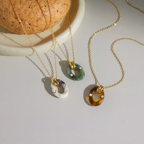 Wholesale Women's Retro Maillard Style Geometric Resin Pendant Stainless Steel O Word Chain Necklace With Electroplating