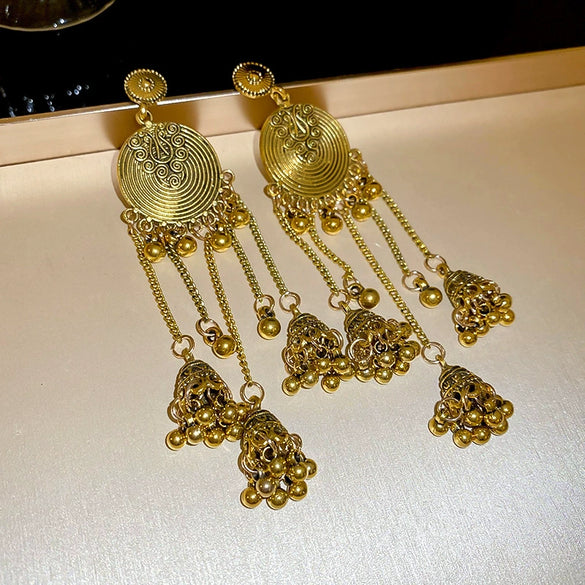 Wholesale Women's Retro Metal Geometric Tassel Earrings With Electroplating Design
