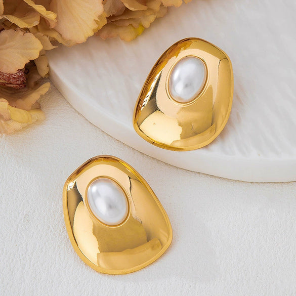 Wholesale Women's Retro Oval Geometric Resin Emerald Alloy Electroplated Earrings