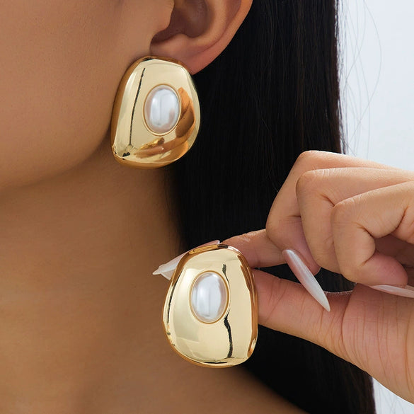 Wholesale Women's Retro Oval Geometric Resin Emerald Alloy Electroplated Earrings
