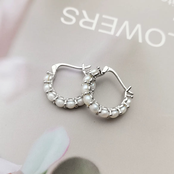 Wholesale Women's Retro S925 Silver And Gold Plated Copper Pearl Stud Earrings With Oblate And Flat Round Pearls Set With Pearls