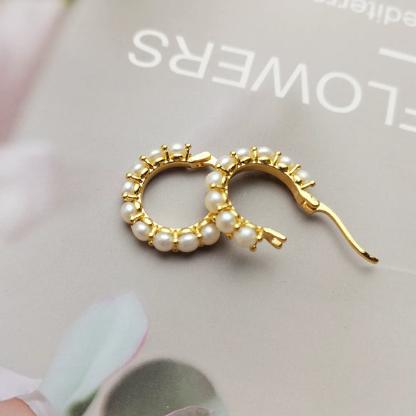 Wholesale Women's Retro S925 Silver And Gold Plated Copper Pearl Stud Earrings With Oblate And Flat Round Pearls Set With Pearls