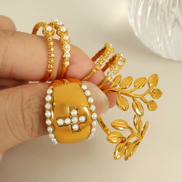 Wholesale Women's Retro 316L Stainless Steel Inlaid Imitation Pearl Rhinestone Cross Leaf Ring Jewelry With Electroplating