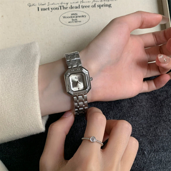 Wholesale Women's Retro Vintage Quartz Watch With Metal Strap And Rectangle Dial