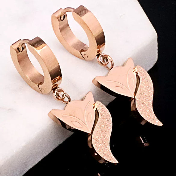Wholesale Women's Rose Gold Titanium Steel Earrings With S925 Silver Needle Color Preservation Electroplating Rhombus Dripping Glue Design