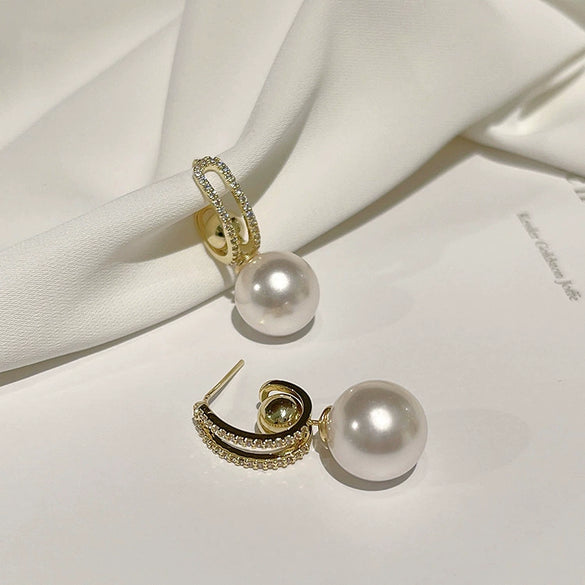 Wholesale Women's S925 Silver Earrings With Niche Design Pearl Geometric Pattern And Diamond Treatment
