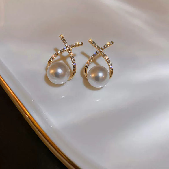 Wholesale Women's S925 Silver Earrings With Niche Design Pearl Geometric Pattern And Diamond Treatment
