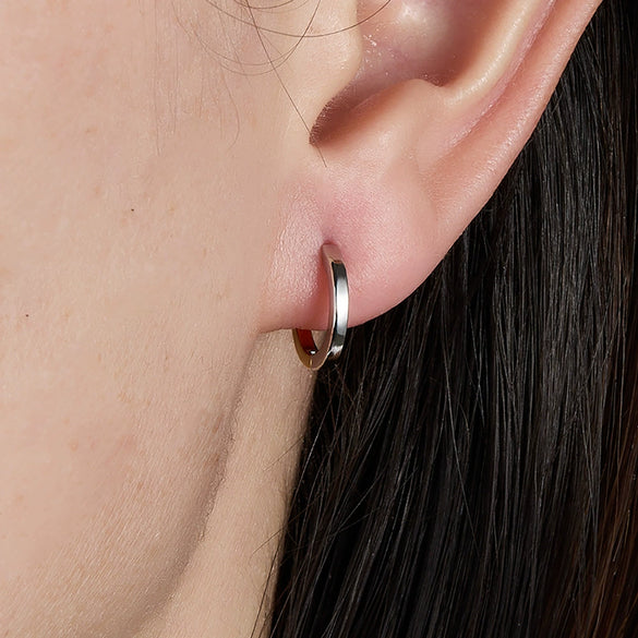 Wholesale Women's S925 Silver Glossy Plain Geometric Earrings With Electroplated High End Ear Buckles