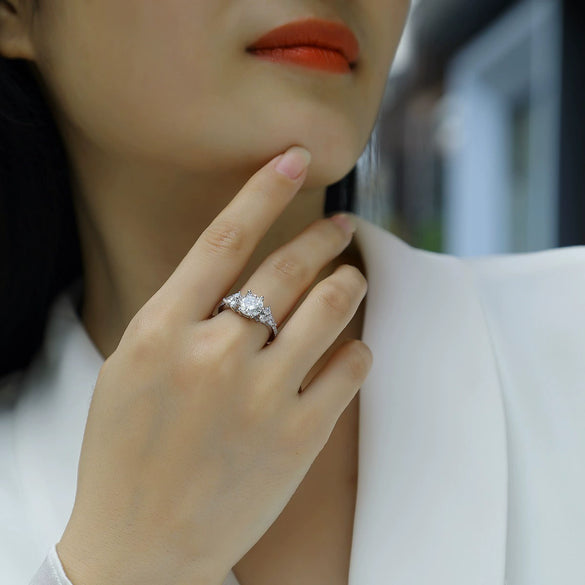 Wholesale Women's S925 Silver Moissanite Luxury Inlaid Geometric Fashion Ring