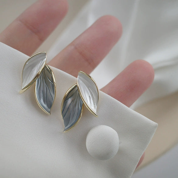 Wholesale Women's S925 Silver Needle Leaf Earrings With Simple Design And Electroplating Made Of Alloy