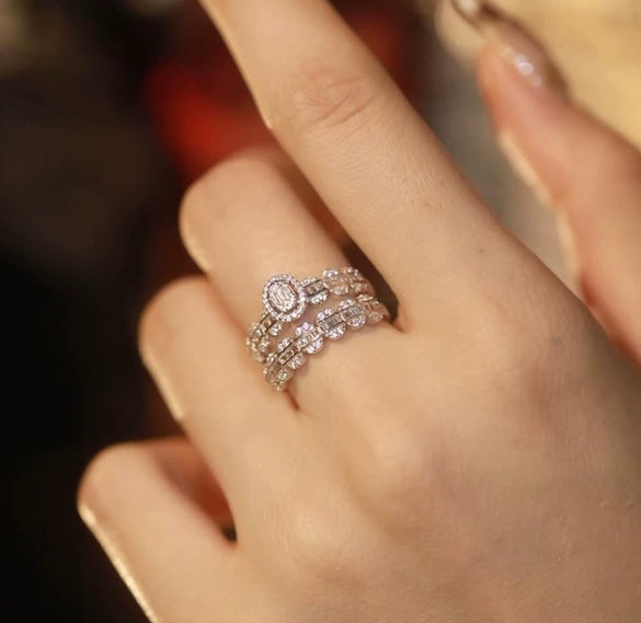 Wholesale Women's S925 Silver Niche Design Ring With High Carbon Diamond And Geometric Pattern Electroplated