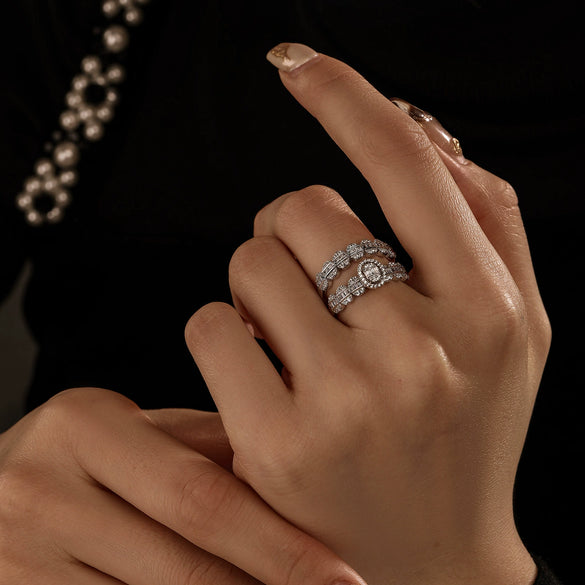 Wholesale Women's S925 Silver Niche Design Ring With High Carbon Diamond And Geometric Pattern Electroplated