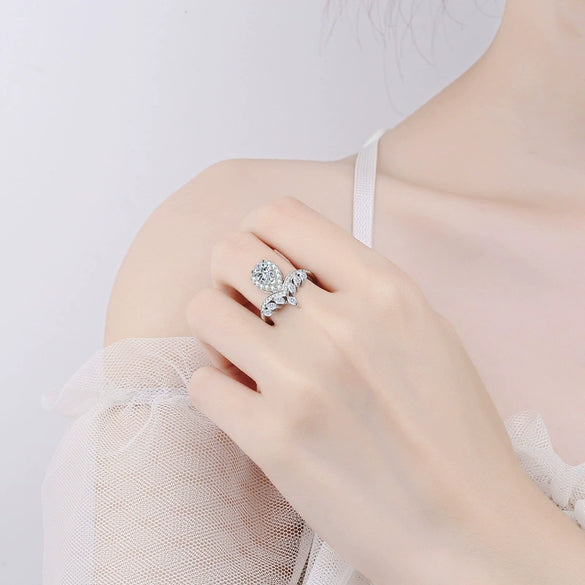 Wholesale Women's S925 Silver Ring With Drop Shaped Simulation Mosant Diamond Electroplated