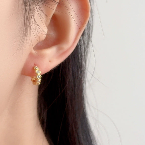 Wholesale Women's S925 Silver Round Geometric Diamond Earrings With Electroplating