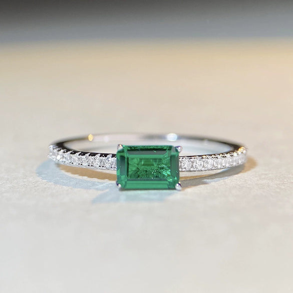 Wholesale Women's S925 Sterling Silver Emerald Ring With Geometric Pattern And Electroplating Treatment