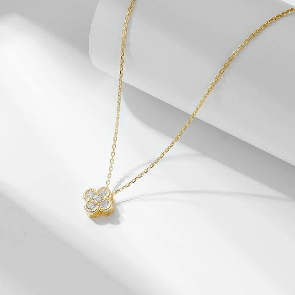 Wholesale Women's S925 Sterling Silver Fourleaf Clover Light Luxury Design Highgrade Flash Diamond Allmatch Fresh Clavicle Chain With Geometric Pattern