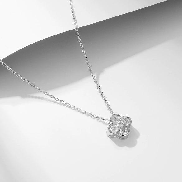 Wholesale Women's S925 Sterling Silver Fourleaf Clover Light Luxury Design Highgrade Flash Diamond Allmatch Fresh Clavicle Chain With Geometric Pattern