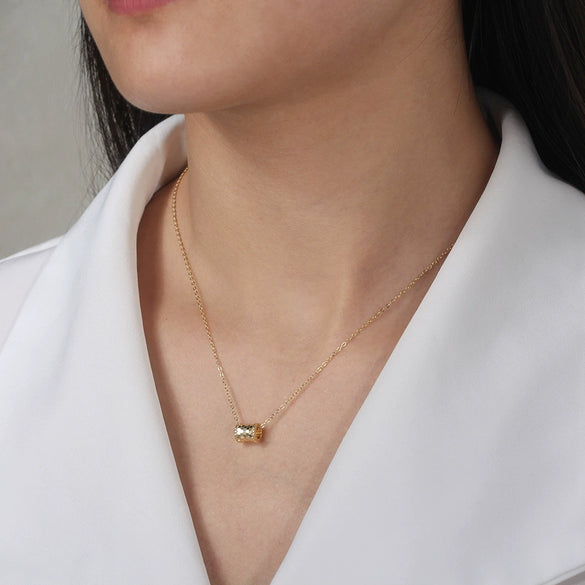 Wholesale Women's S925 Sterling Silver Geometric Original Design Electroplated Honeycomb Small Waist Clavicle Link Necklace With O Word Chain