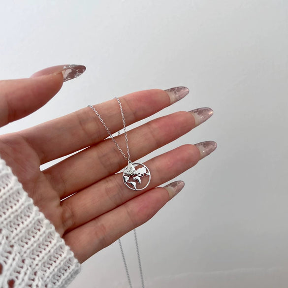 Wholesale Women's S925 Sterling Silver Heart Shape Pendant Clavicle Chain Necklace With Electroplating Design