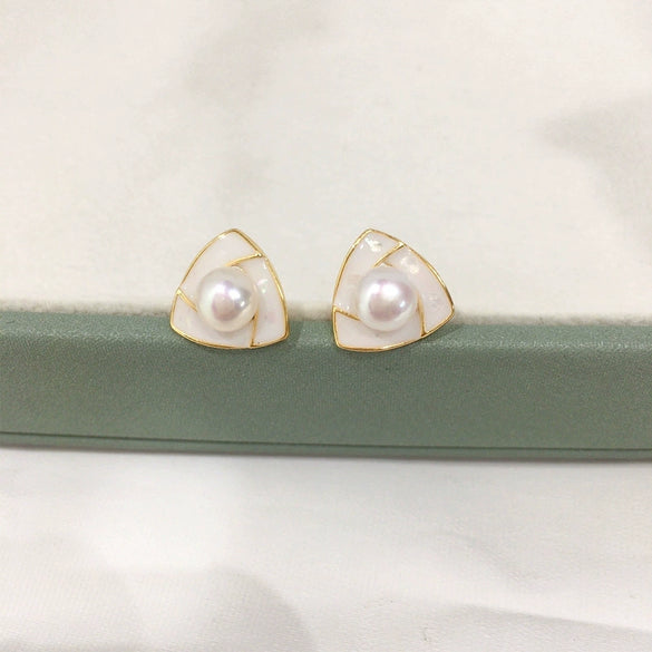 Wholesale Women's S925 Sterling Silver Natural Freshwater Pearl Earrings With Broken Shell Design And Flat Round Shape