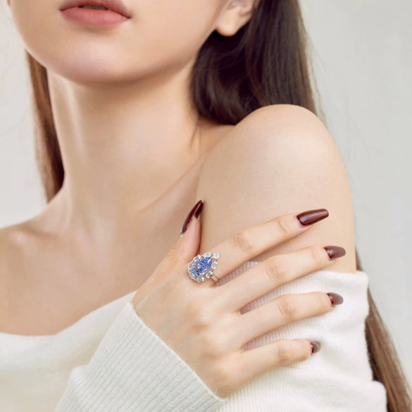 Wholesale Women's S925 Sterling Silver Ring With Geometric Design And Dropshaped Main Stone Inlaid With Zircon And Electroplating Treatment