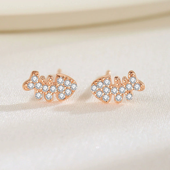 Wholesale Women's S925 Sterling Silver Small Fish Bone Earrings With Electroplating Design