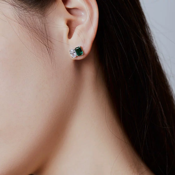 Wholesale Women's S925 Sterling Silver Stud Earrings With Emerald Zircon Inlaid Geometric Design And Electroplating Treatment
