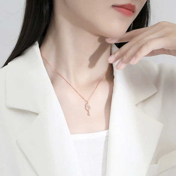 Wholesale Women's 925 Silver Heartshaped Key Necklace With Geometric Design And Diamond Treatment