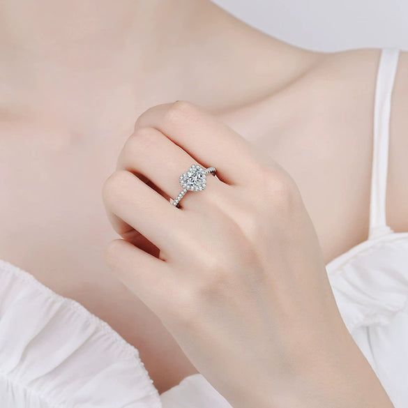 Wholesale Women's 925 Silver Heartshaped Ring With Simulated Diamond And Geometric Styling Electroplated
