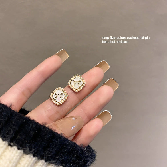 Wholesale Women's 925 Silver Needle Retro Cat's Eye Geometric Earrings With Electroplating Treatment
