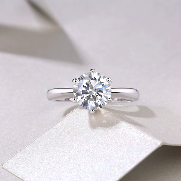 Wholesale Women's 925 Silver Simple Round Moissanite Ring With Sixclaw Inlay And Geometric Pattern And Goldenplated Finish