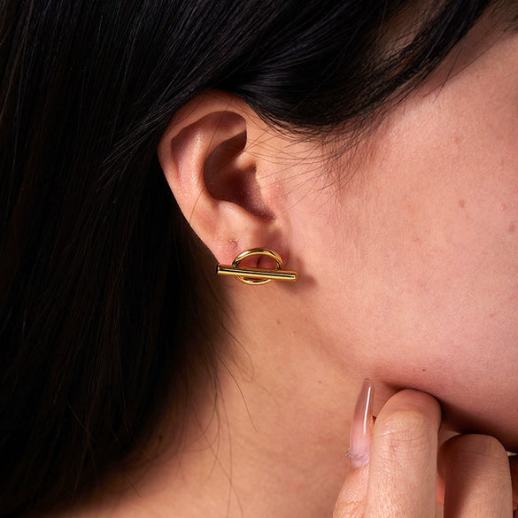 Wholesale Women's Simple Design Personality Irregular Stainless Steel 18K Gold Plated Earrings With Letter Pattern And Electroplating Treatment