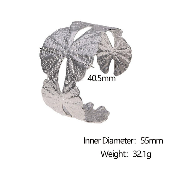 Wholesale Women's Simple Fanshaped Hammer Pattern Stainless Steel 18K Goldplated Open Bracelet Hand Jewelry