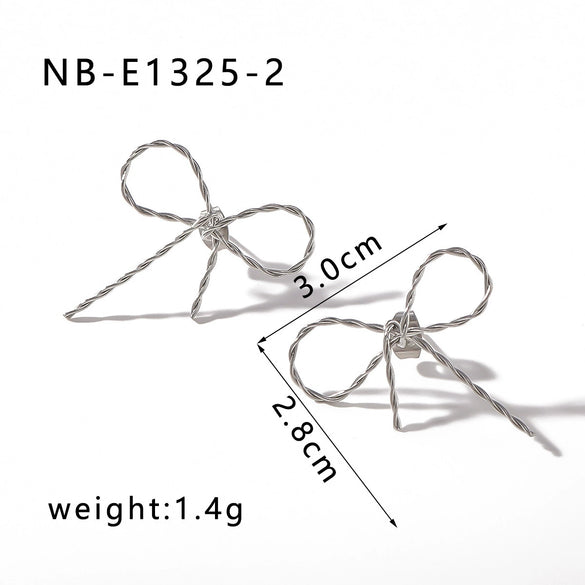 Wholesale Women's Simple Fashion Bow Geometric 18K Gold Plated Titanium Steel Necklace