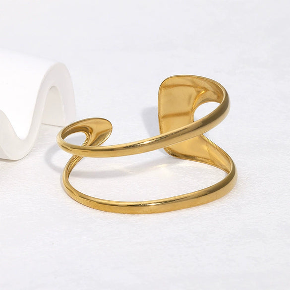 Wholesale Women's Simple Fashionable Stainless Steel Bracelets 18K Gold Plated Electroplated