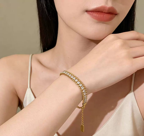 Wholesale Women's Simple Geometric Gold Plated Titanium Steel Bracelet