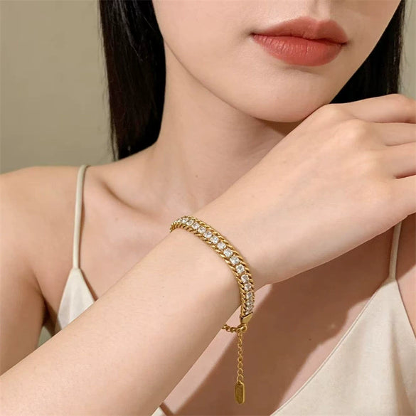 Wholesale Women's Simple Geometric Gold Plated Titanium Steel Bracelet