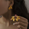 Wholesale Women's Simple Geometric Goldplated Titanium Steel Shell Beads Earrings With Imitation Pearl Casting Design
