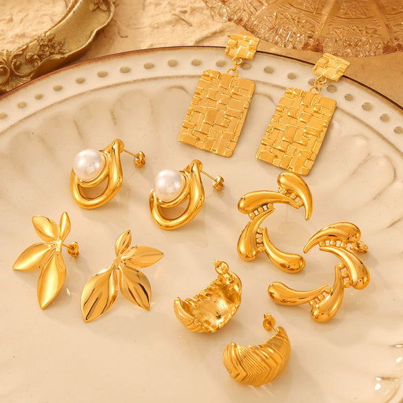 Wholesale Women's Simple Geometric Goldplated Titanium Steel Shell Beads Earrings With Imitation Pearl Casting Design