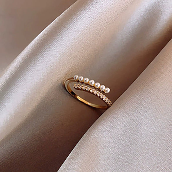 Wholesale Women's Simple Geometric Inlaid Zircon Copper Ring