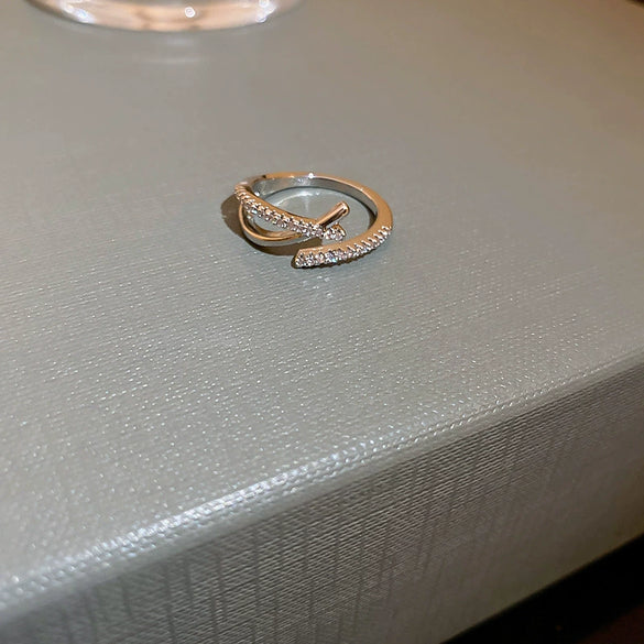 Wholesale Women's Simple Geometric Inlaid Zircon Copper Ring