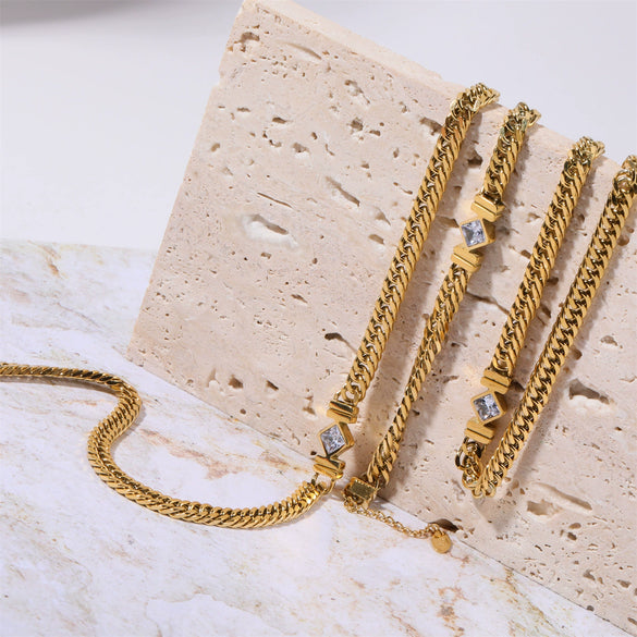 Wholesale Women's Simple Geometric Titanium Steel Snake Bone Chain Necklace With Vacuum Furnace And Electroplating Treatment