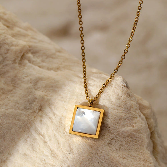 Wholesale Women's Simple Geometric White Motherofpearl Pendant Necklace With Goldplated Oshaped Chain